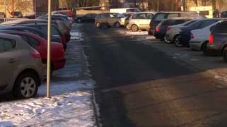 troche na parkingu a troche na ulicy